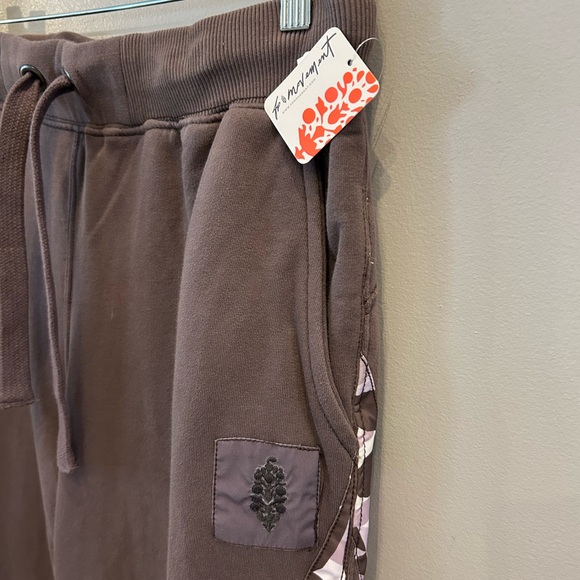 NWT πFP Free People Movement Snow Flow Joggers - Driftwood Combo Taupe - size M - Picture 9 of 12